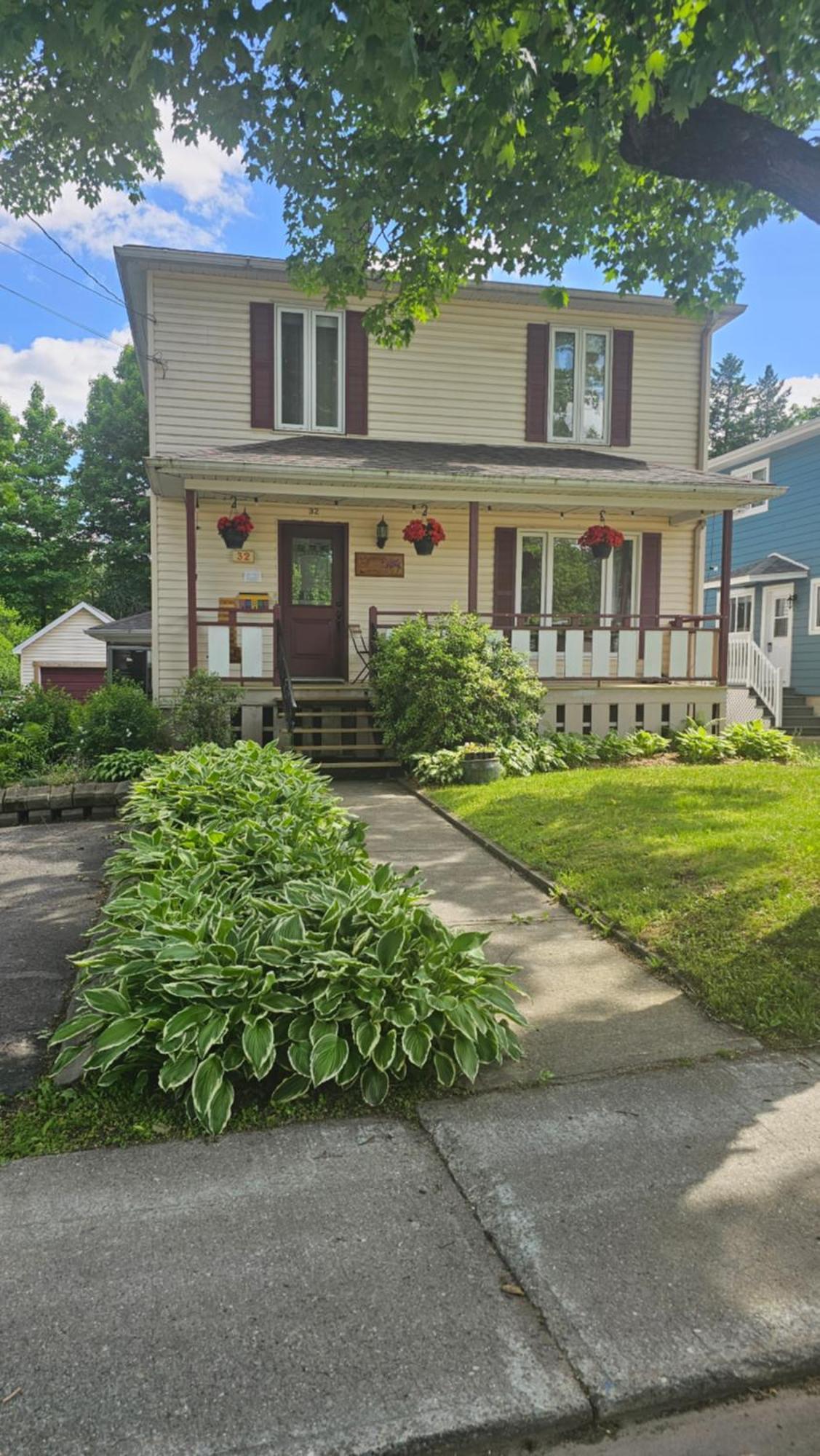 La Maison Aux Camelias Bed & Breakfast Coaticook Exterior photo